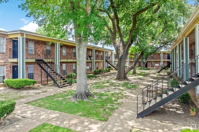 Building Photo - La Carmona