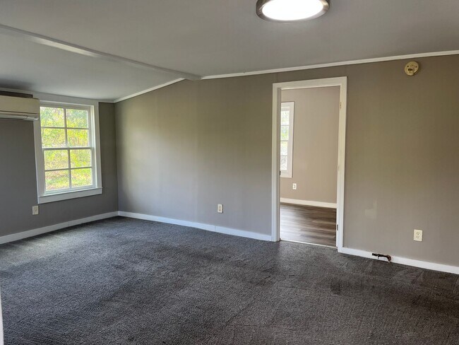 Foto del edificio - 3 Bed 1 Bath Home