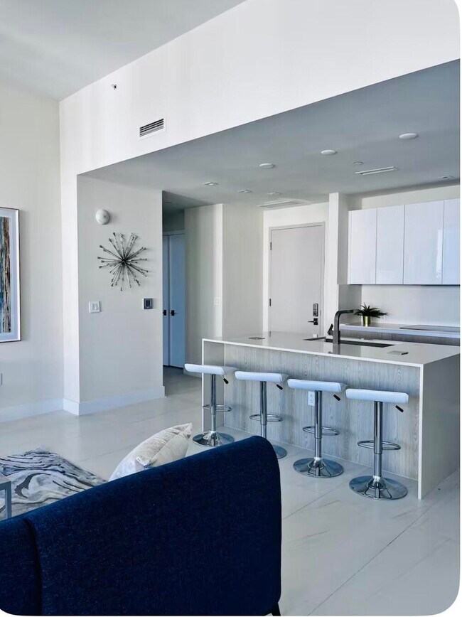 Building Photo - 3100 N Ocean Dr