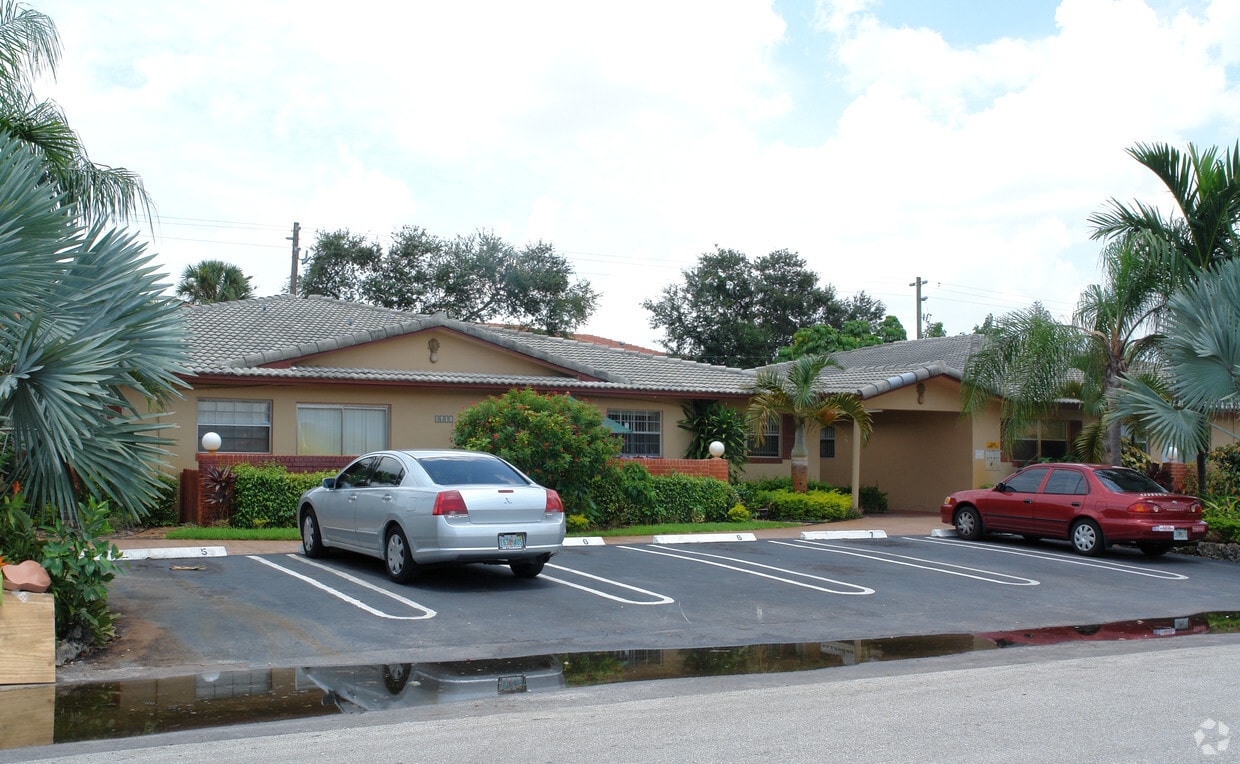 Building Photo - 8601 NW 35th St