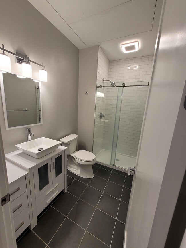 #100 - Bathroom - Botany Apartments