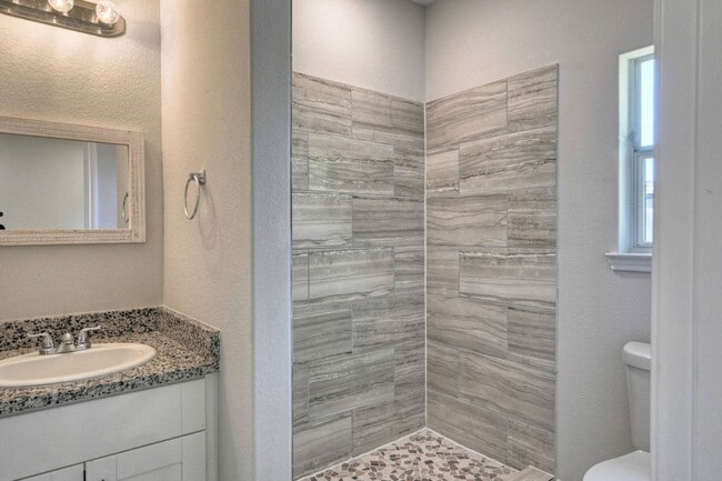 Foto del edificio - 9810 Arbor Oak