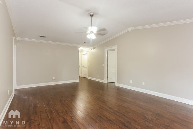 Building Photo - 633 Radnor Ln