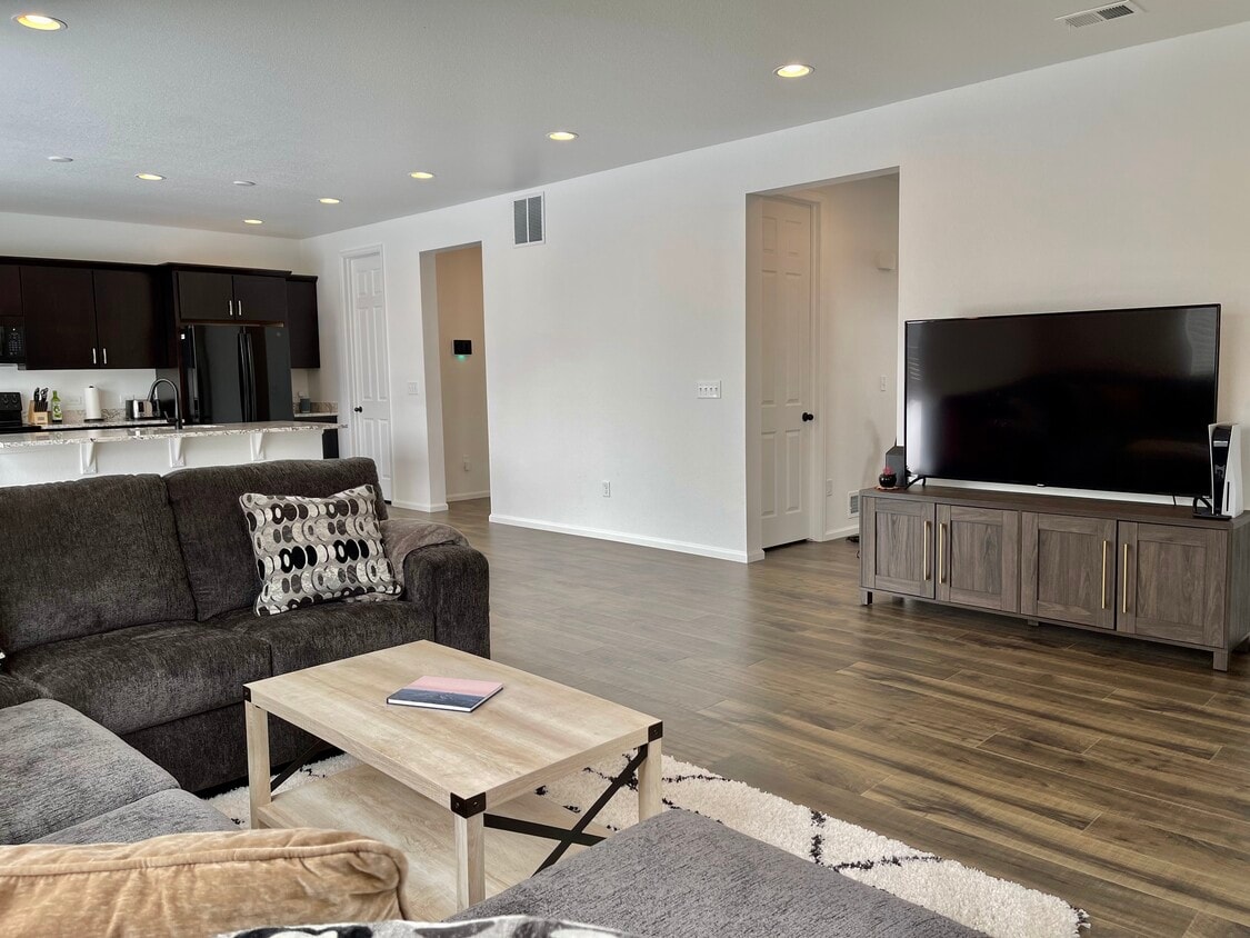 Building Photo - 42 S Uriah St