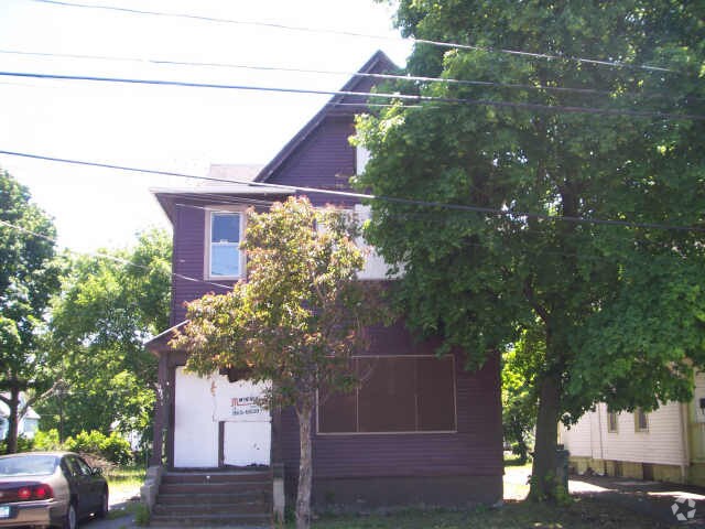 Building Photo - 467 Clifford Ave