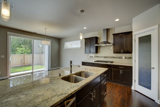 Building Photo - 3bd/2.5ba Bothell House