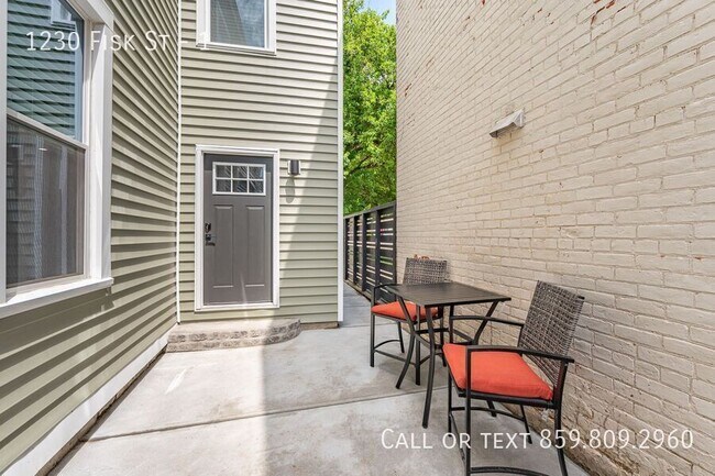 Building Photo - 1230 Fisk St