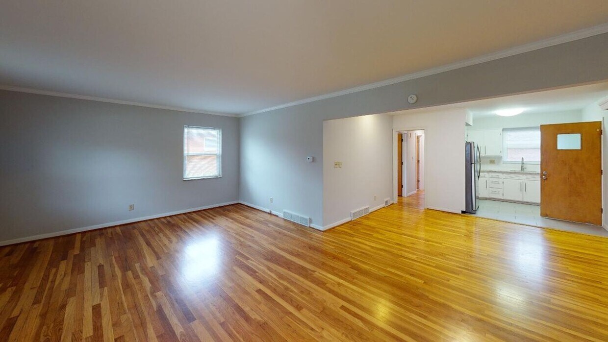 Foto principal - BEAUTIFUL and LARGE 2 Bedroom 1 Bath Apart...