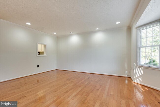 Building Photo - 8004 Brightwood Ct