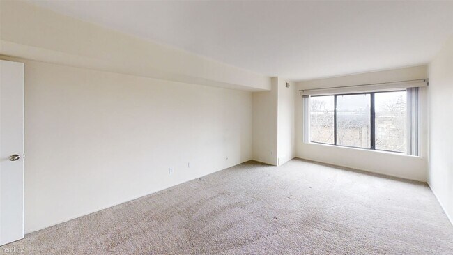 Building Photo - 1 br, 1 bath Condo - 1225 S Maple Rd Apt 306
