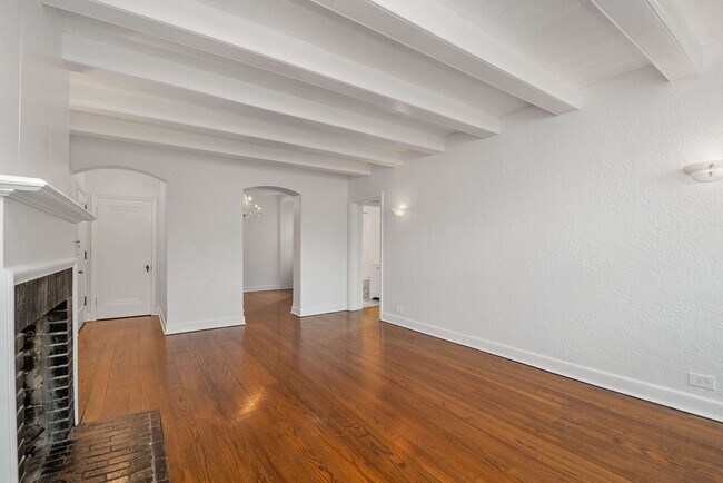 Building Photo - 2628 Cleinview Avenue