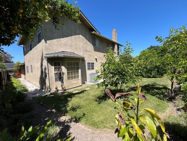 Foto del edificio - Spacious & Stylish 4-Bed Home in Prime Sto...