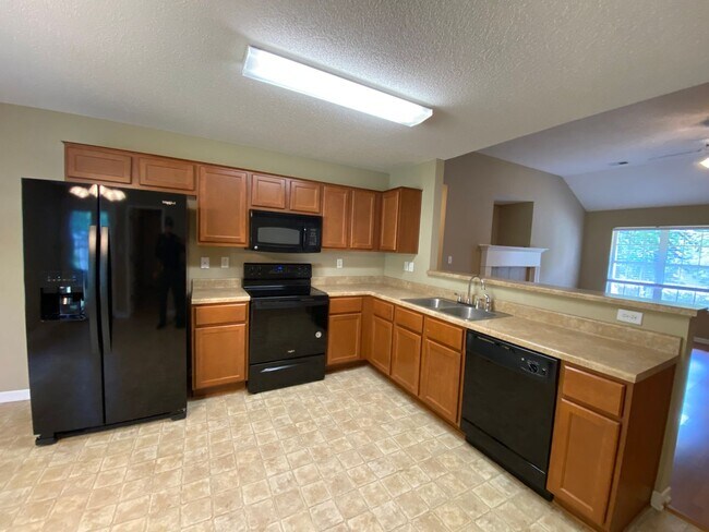 Foto del edificio - SPRING LAKE ADORABLE HOME with Backyard Fence