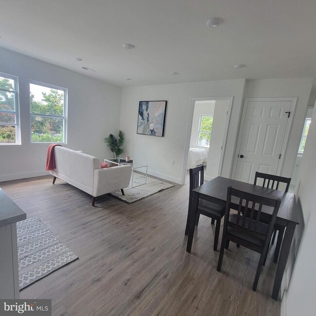 Foto del edificio - 324 61st St NE