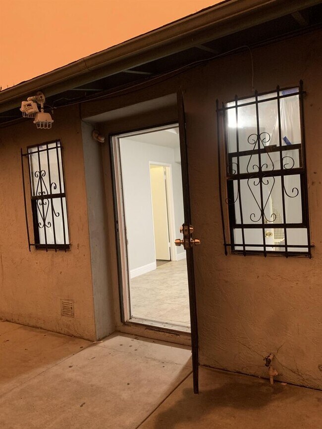 Foto del edificio - 1933 84th Avenue - B