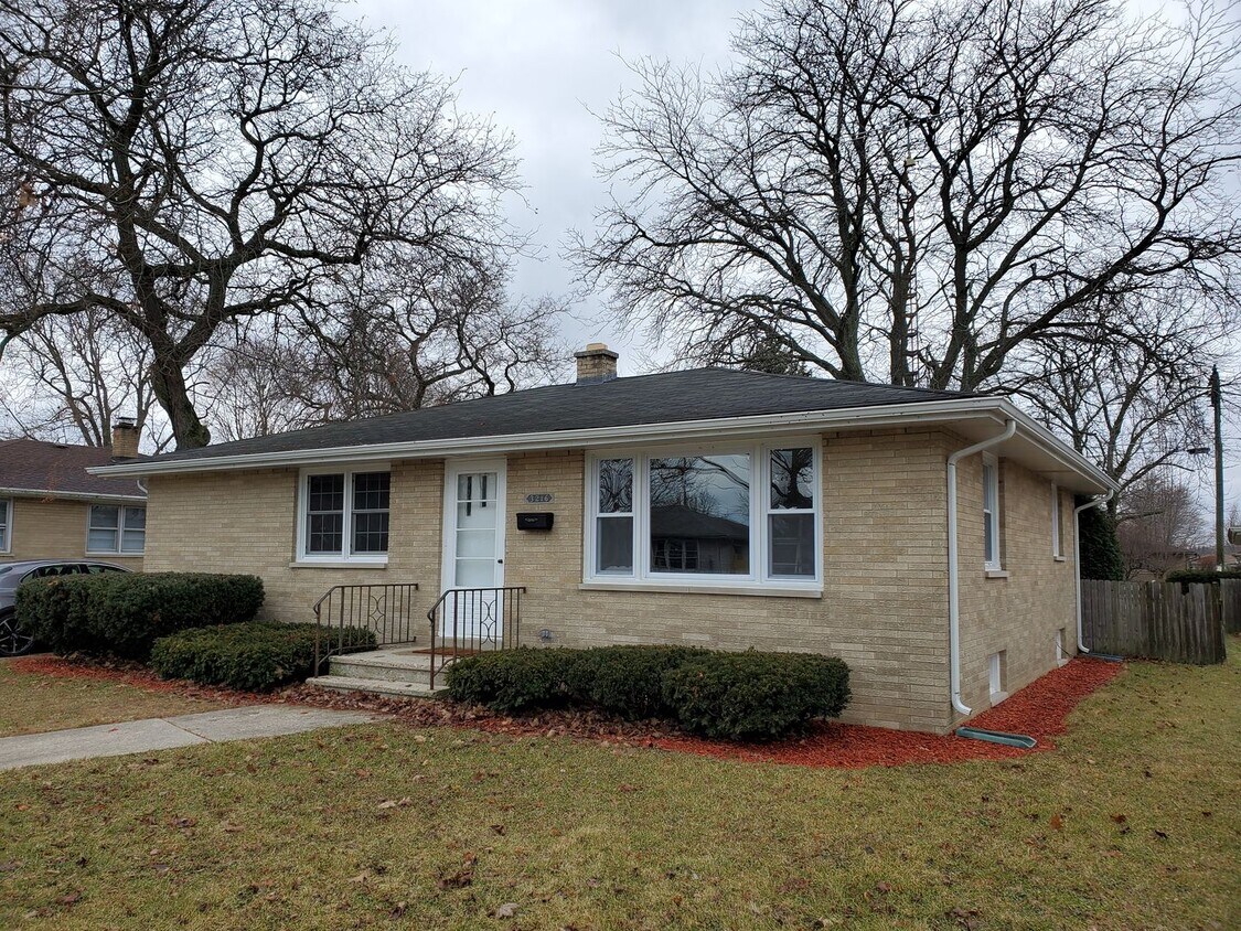 Foto principal - 3 bedroom Northside ranch