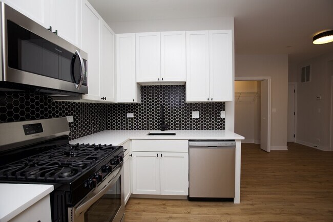 Foto del edificio - 656 W Wrightwood Ave