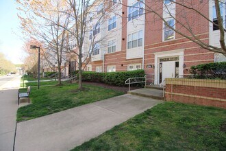 Building Photo - 2791 Centerboro Dr