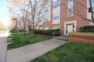 Building Photo - 2791 Centerboro Dr