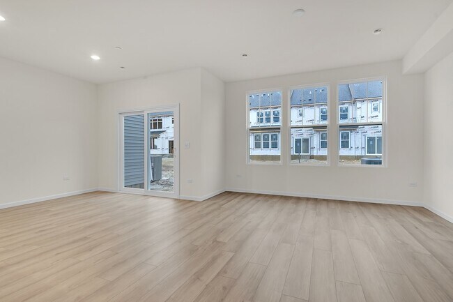 Foto del edificio - 5913 Hawkweed Dr