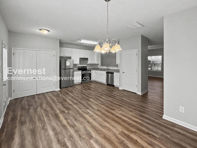 Building Photo - 8644 Thomas Ln