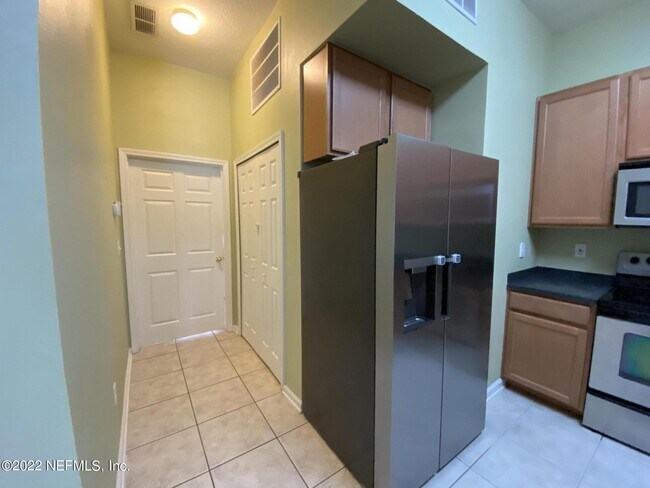 Building Photo - 7068 Deer Lodge Cir