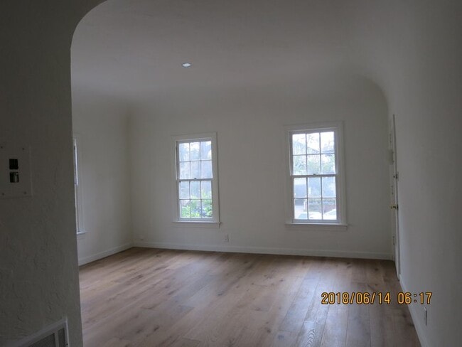 Building Photo - 828 14th St