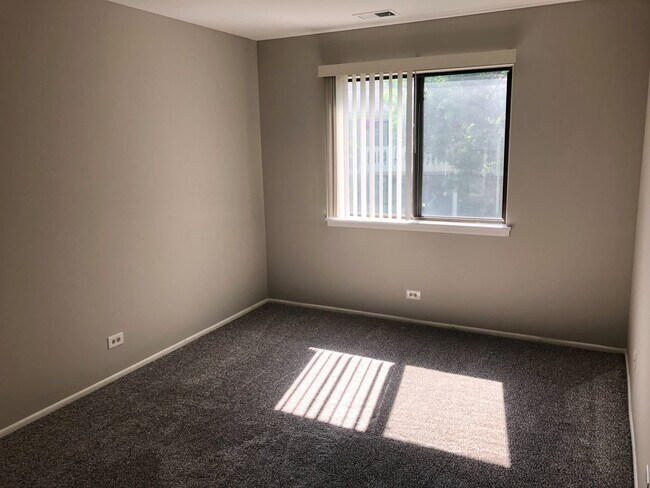 Foto del edificio - Wheeling, Lexington Commons 2BR/2BA 1 Garage & 2 Pools!