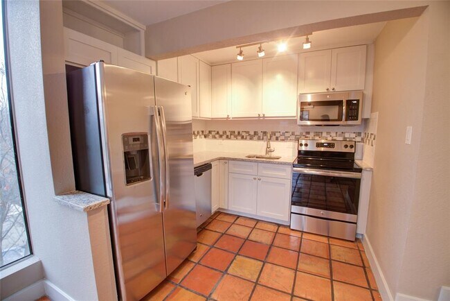 Foto del edificio - 1306 Norwalk Ln