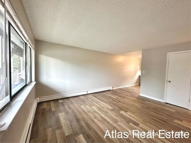 Foto del edificio - 2112 Friendship Pl
