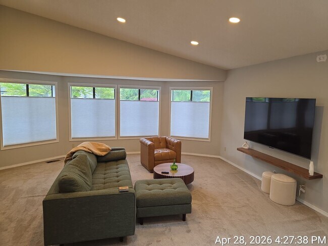 Foto del edificio - Renton - 4 bedroom 2.5 bath rental home - Custom home with large rooms - Available July 5th 2026