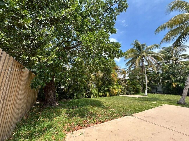 Foto del edificio - 1575 SW 12th Ave