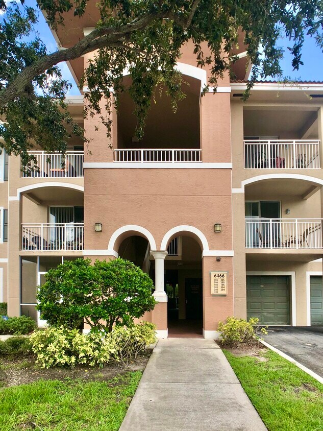 6466 Emerald Dunes Dr Unit 303, Royal Palm Beach, FL 33411 Condo for