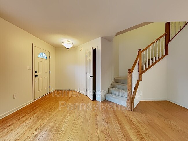 Building Photo - 114 Castle View Dr