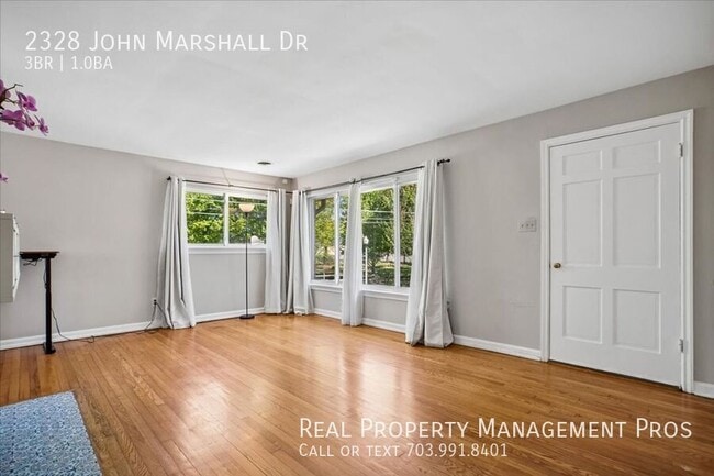 Foto del edificio - 2328 John Marshall Dr