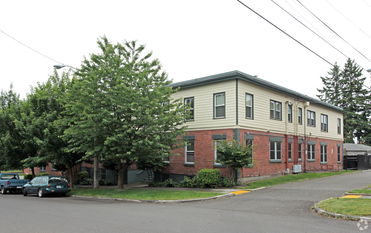 Building Photo - Emmons Apartments