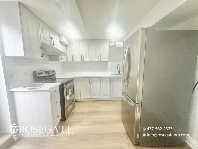 Photo du bâtiment - 2-Bedroom + Den Corner Unit with Parking in Mississauga