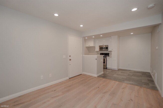 Foto del edificio - 1 br, 1 bath Condo - 3640 Oak Creek Drive E