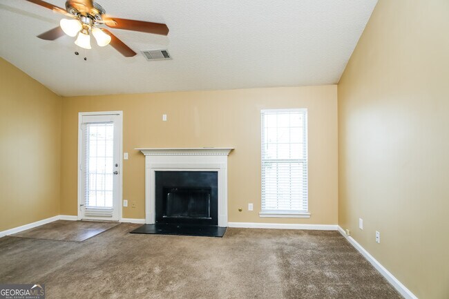 Building Photo - 5081 Meadow Trce