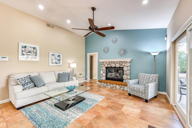 Building Photo - 1519 Via Hacienda