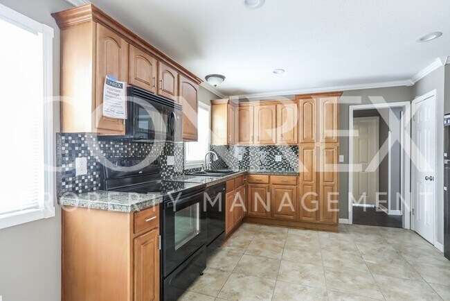 Building Photo - Beautiful 4 Bedroom