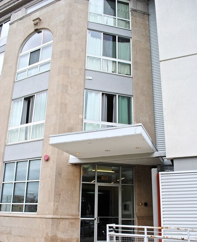 Foto del edificio - Modern 1 BR w/ SS appliances at The Lofts ...