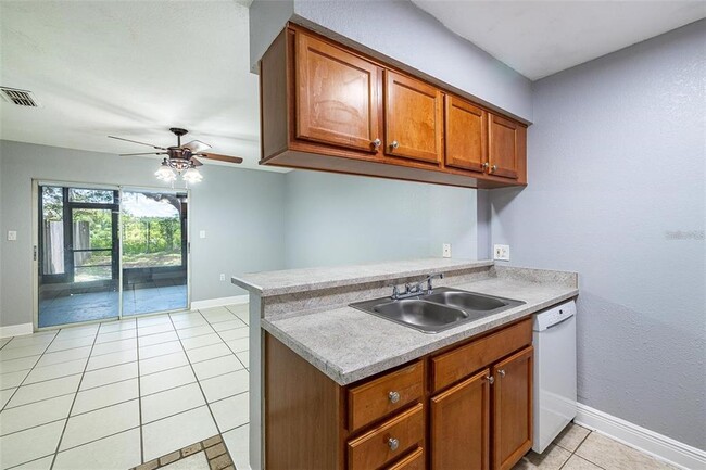 Foto del edificio - 6211 Oak Cluster Cir