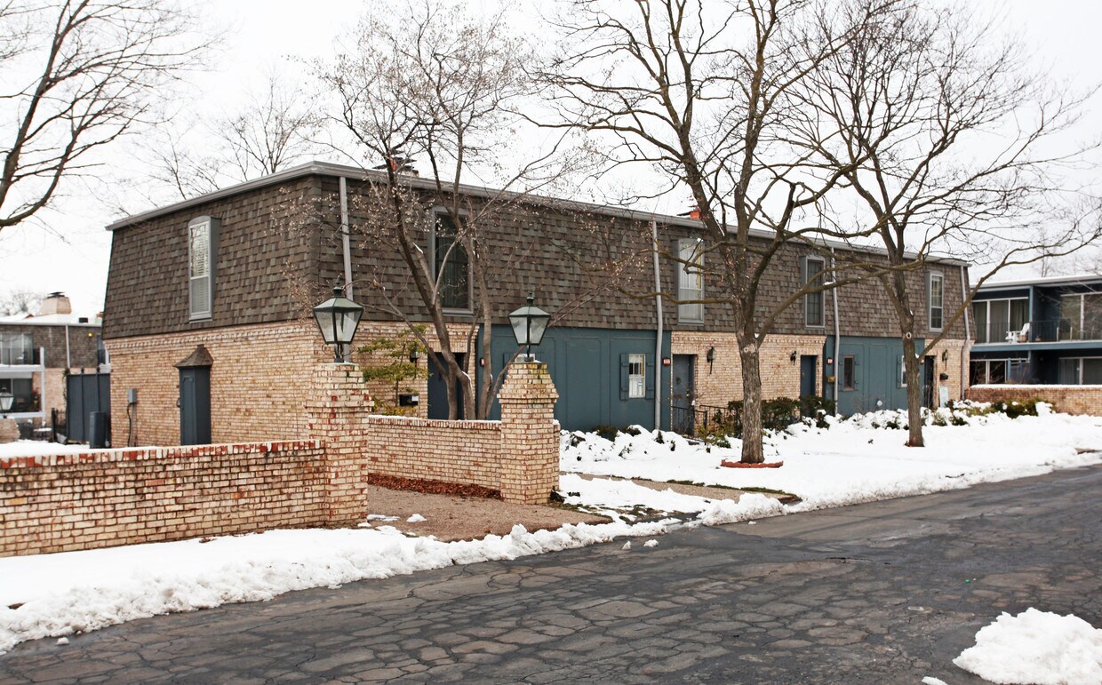 51215141 W 75th St, Prairie Village, KS 66208 Apartments in Prairie