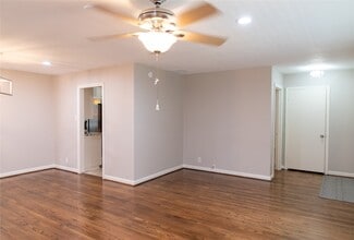 Building Photo - 8527 Greenbush St