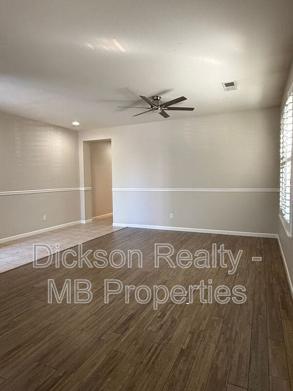 Building Photo - 475 Dartmoor Ct