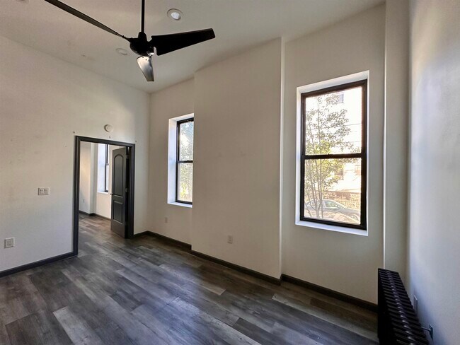 Building Photo - 1723 Summit Ave