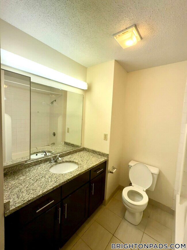 Foto del edificio - 154 N Beacon St