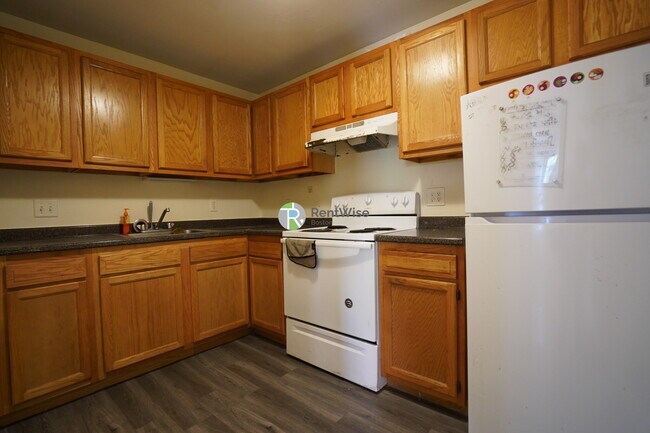 Building Photo - 310 Tappan St