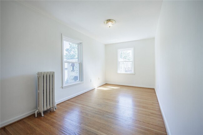 Foto del edificio - 257 Averill Ave